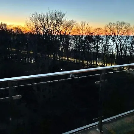 Gemuetliches In Mit Grosser Terrasse Und Meerblick Und Neben Dem شقة *
