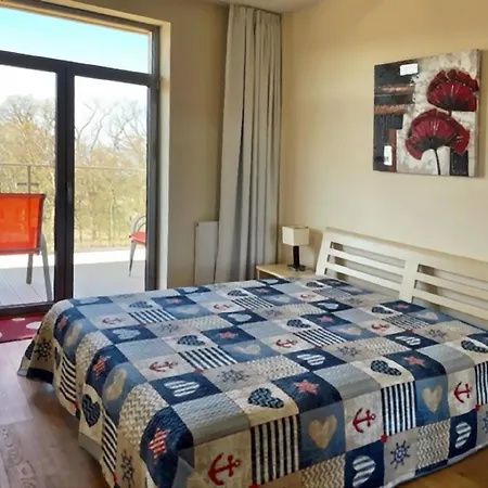 Gemuetliches In Mit Grosser Terrasse Und Meerblick Und Neben Dem شقة