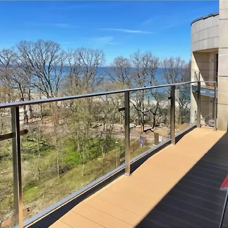 Gemuetliches In Mit Grosser Terrasse Und Meerblick Und Neben Dem شقة